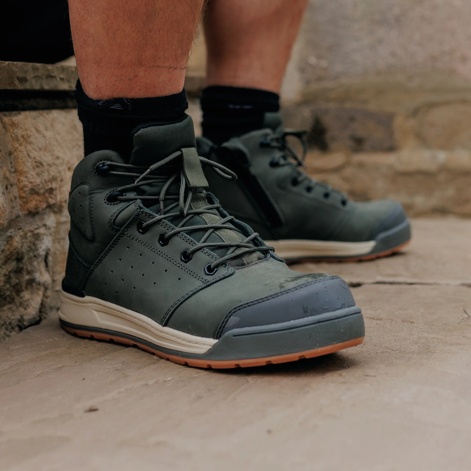 Hard Yakka 3056 INT Men's Composite Toe Static-Dissipative Puncture-Resisting Side Zip Work Hiker - Image 6